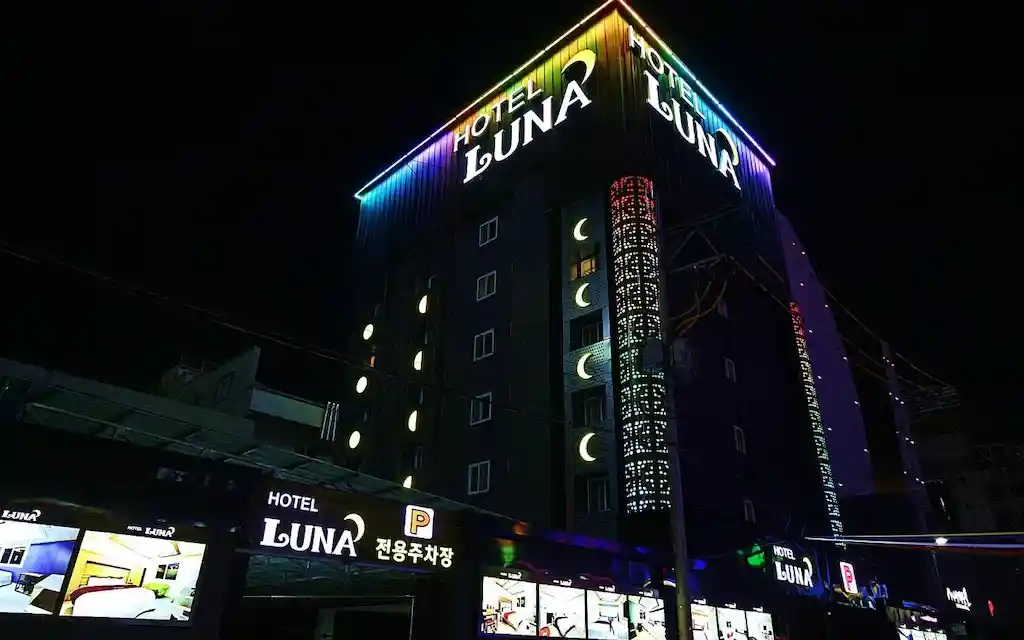 ヨス ルナ ホテル_done