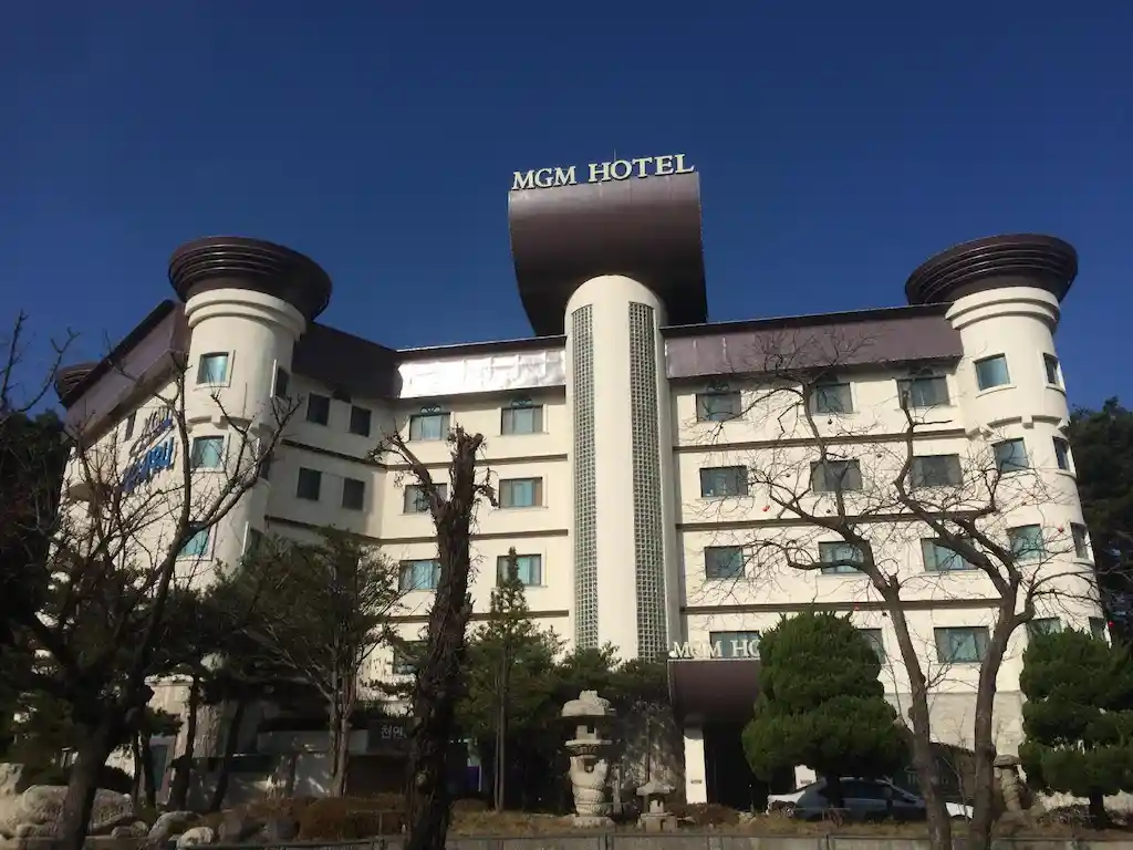 ガンジュン MGM ホテル_done