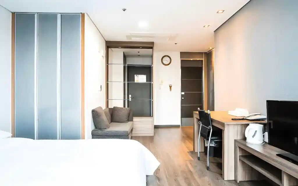 ブラウン スイーツ ホテル シンチョン セントラル_done