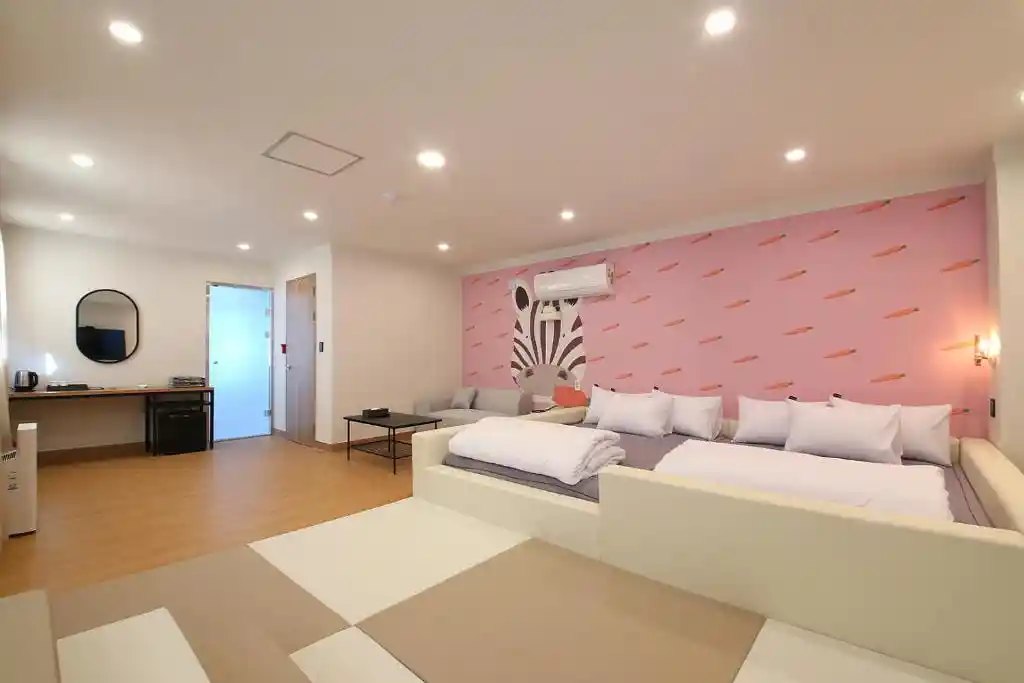 ガンジュン MGM ホテル_done