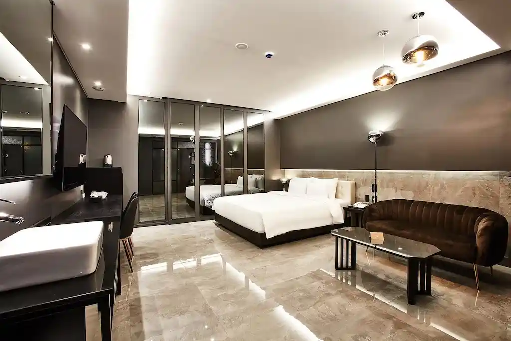 ホテル ウォンテッド_done