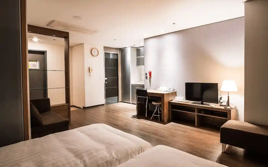 ブラウン スイーツ ホテル シンチョン セントラル_done