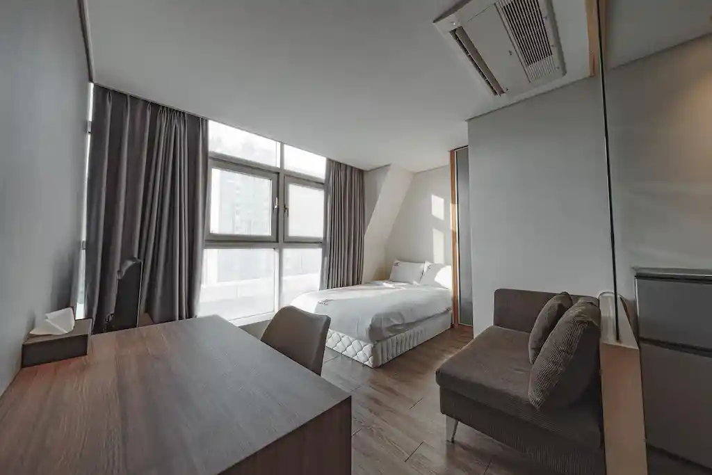 ブラウン スイーツ ホテル シンチョン セントラル_done